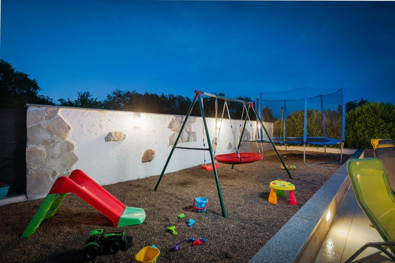 Holiday Residence Maja Katuni ภายนอก รูปภาพ